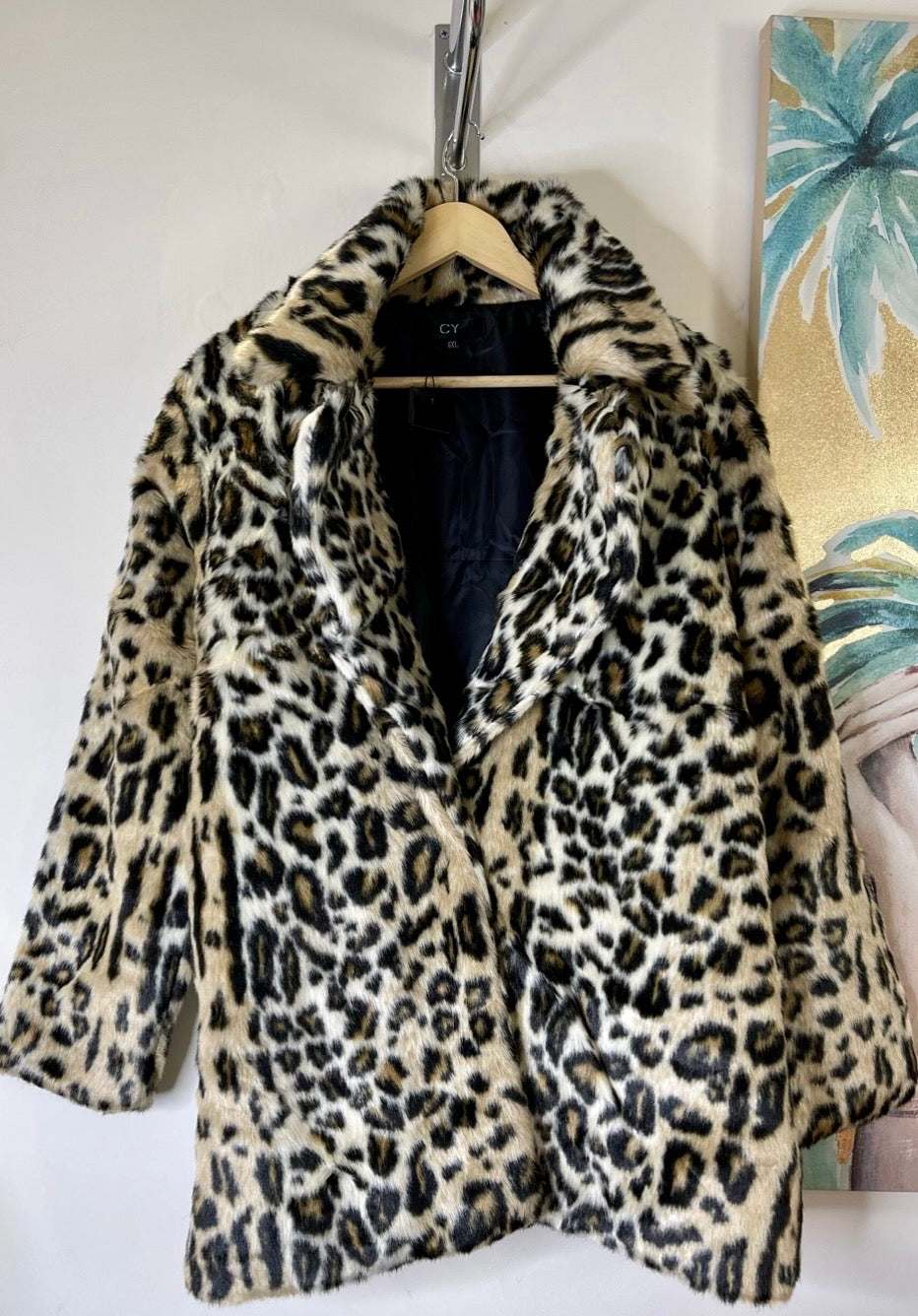 Faux fur leopard print jacket with soft plush texture, side pockets, and one size fit UK 10-16 for stylish and warm outerwear.